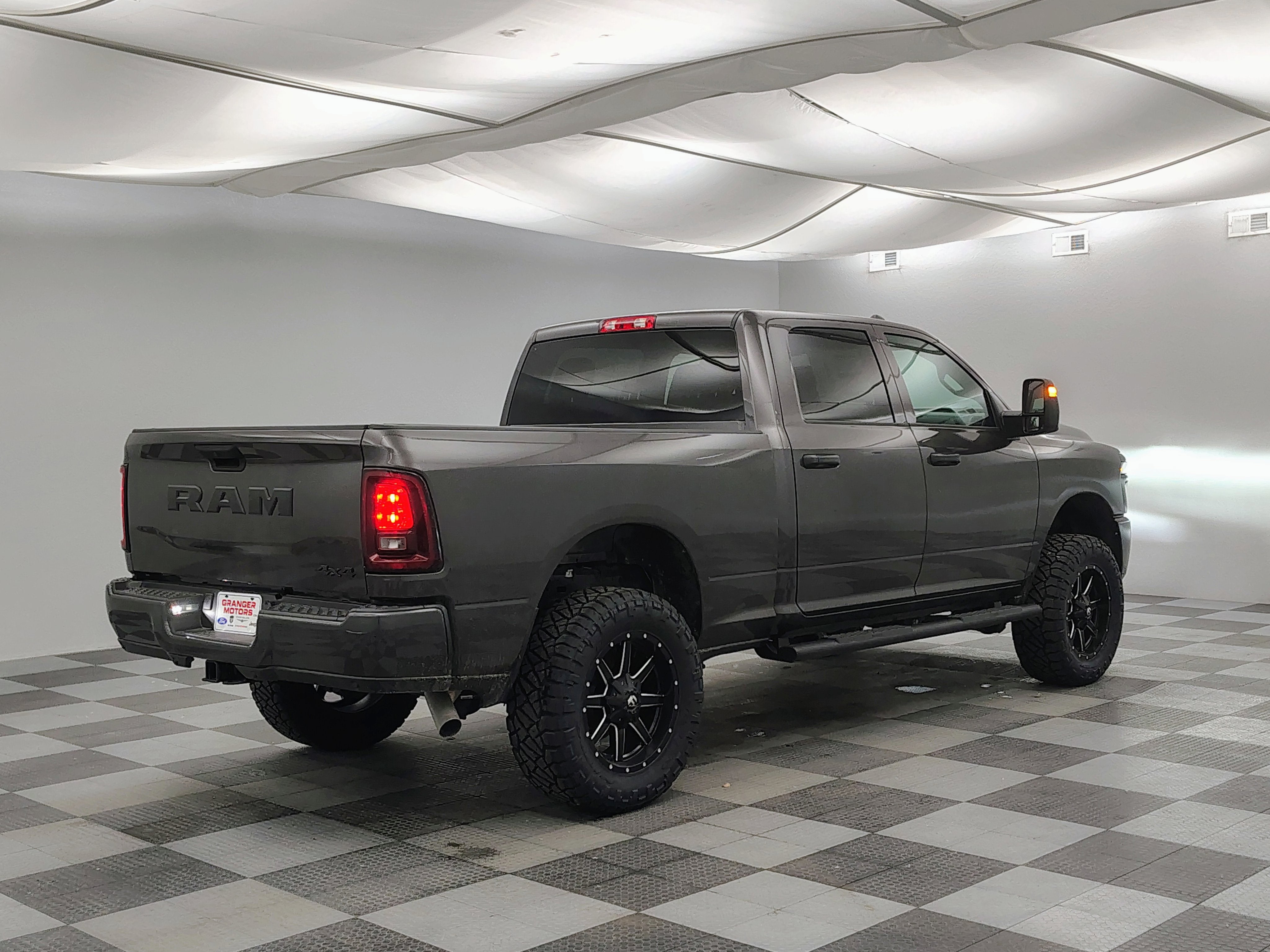 2026 RAM Ram 2500 RAM 2500 BLACK EXPRESS CREW CAB 4X4 6'4' BOX