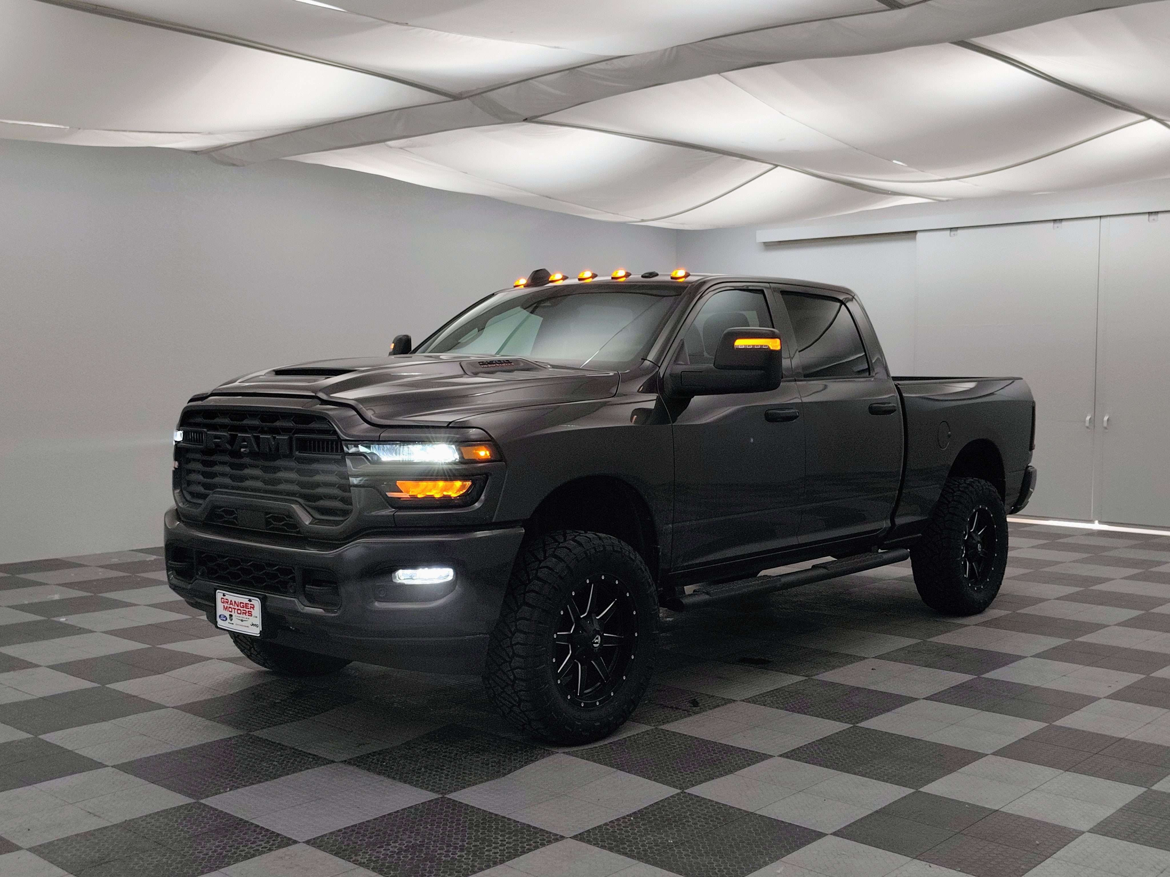 2026 RAM Ram 2500 RAM 2500 BLACK EXPRESS CREW CAB 4X4 6'4' BOX