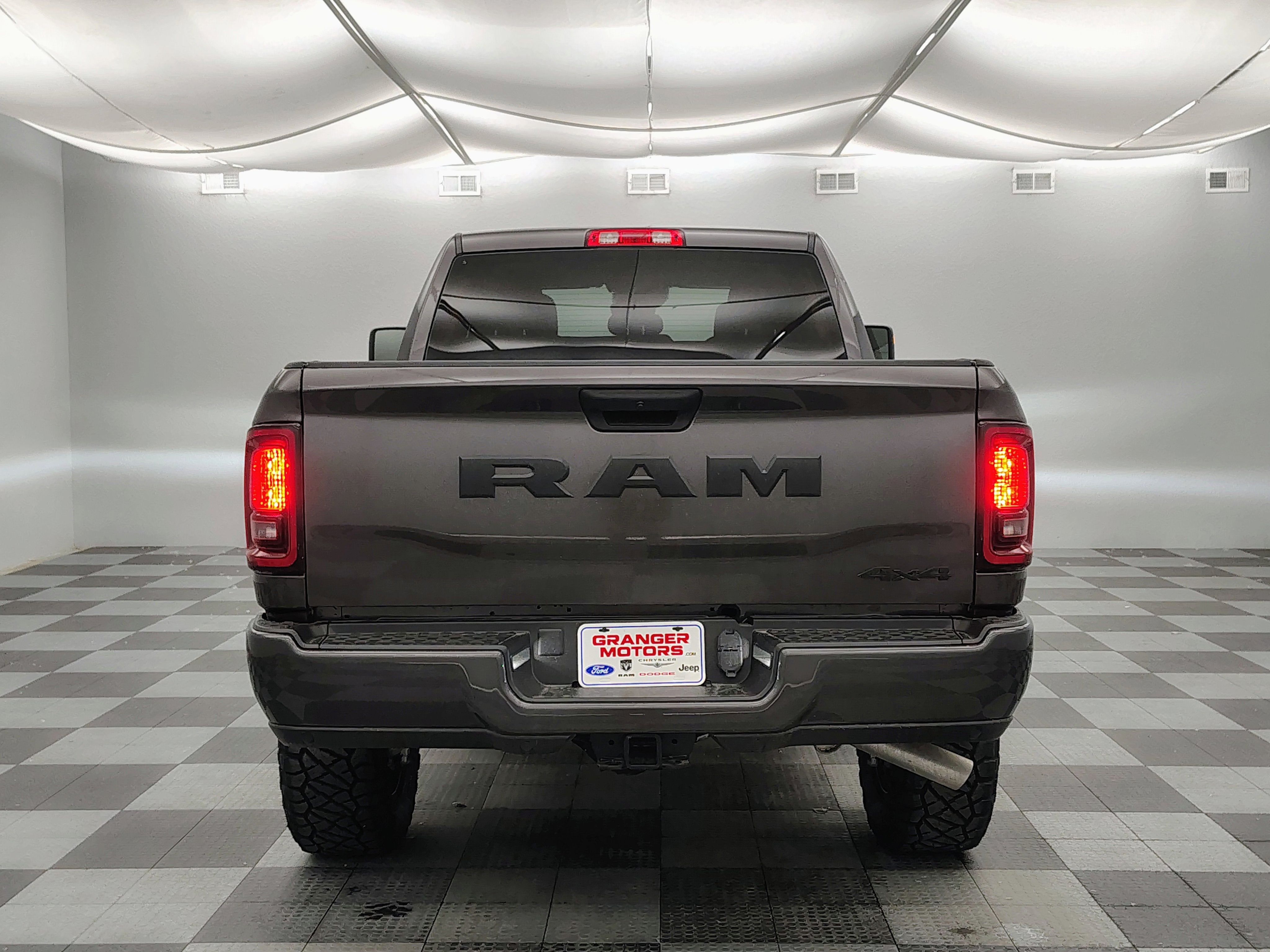 2026 RAM Ram 2500 RAM 2500 BLACK EXPRESS CREW CAB 4X4 6'4' BOX