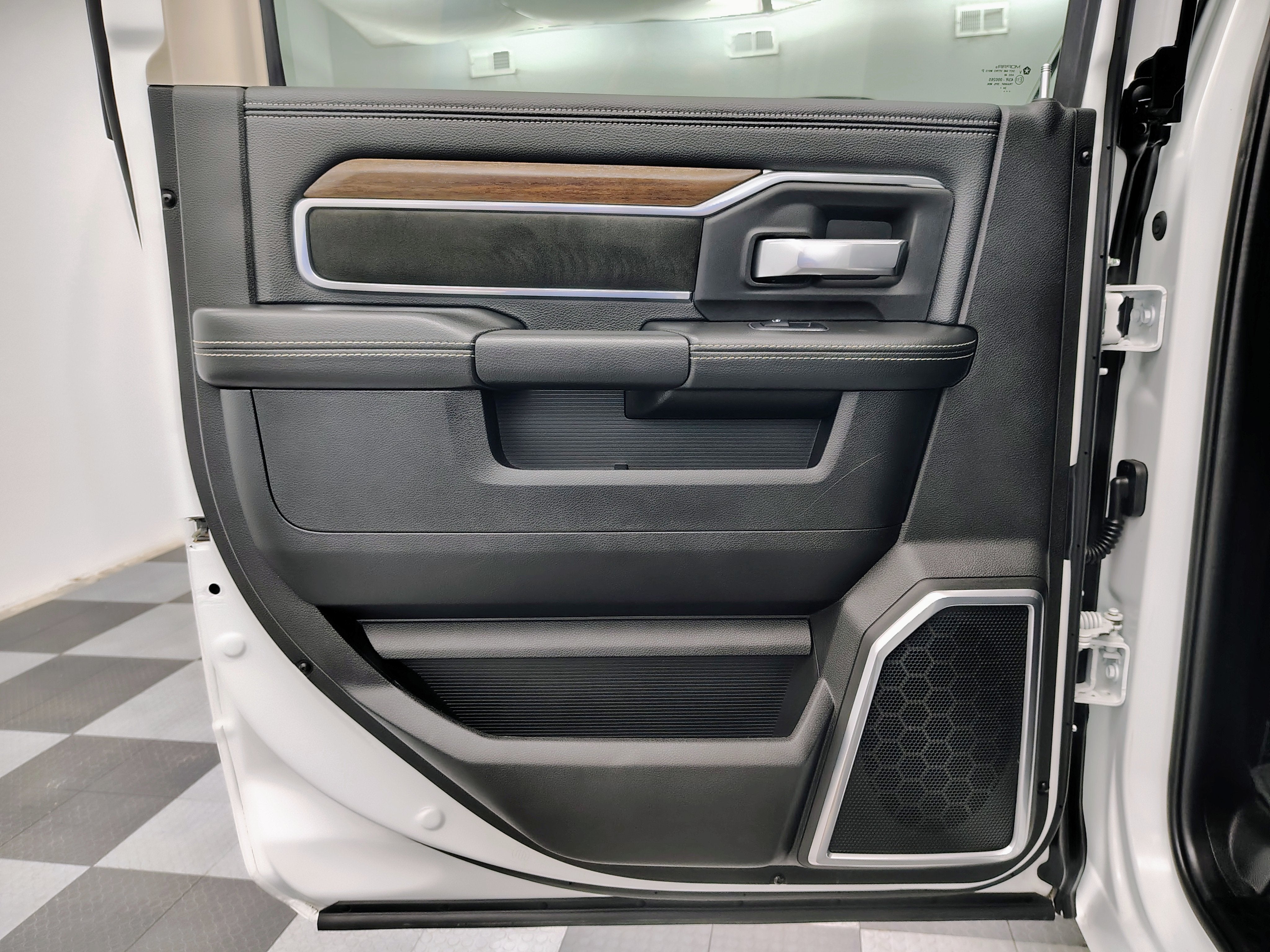 2024 RAM 2500 Laramie Crew Cab 4x4 6'4' Box