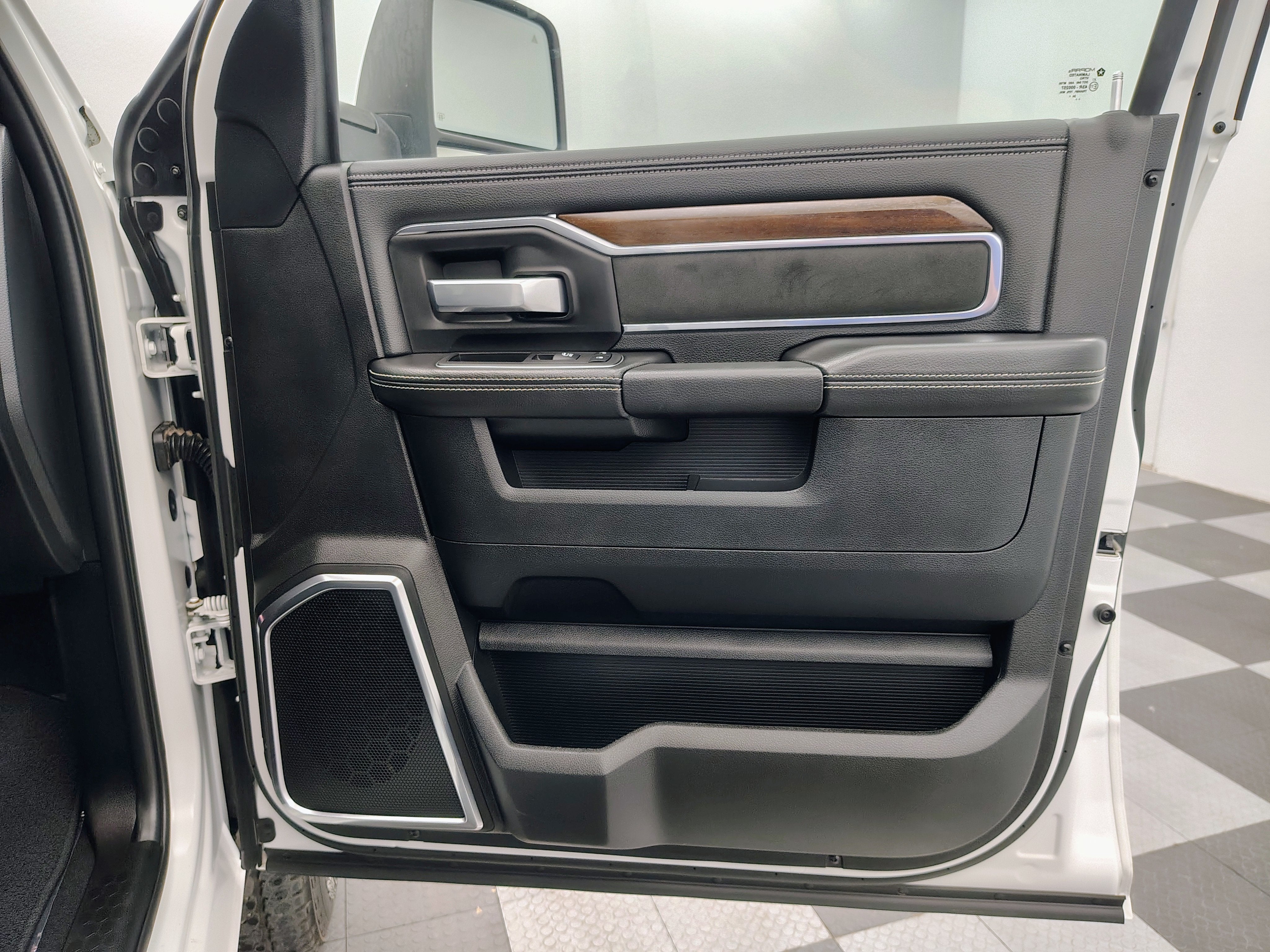 2024 RAM 2500 Laramie Crew Cab 4x4 6'4' Box