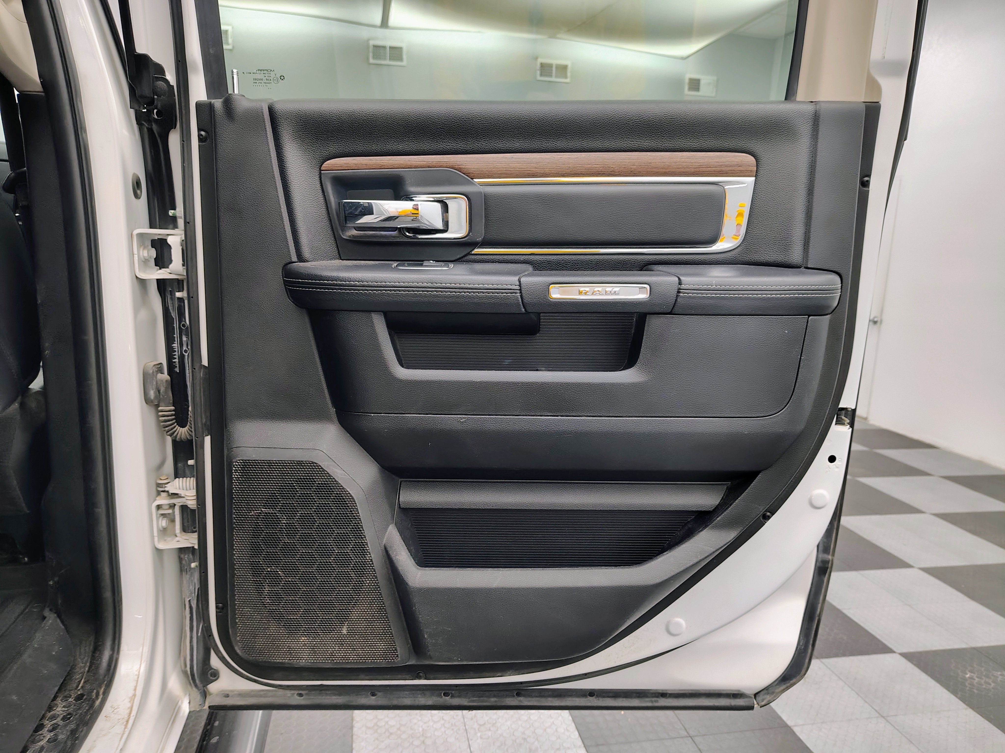 2017 RAM 2500 Laramie Mega Cab 4x4 6'4' Box