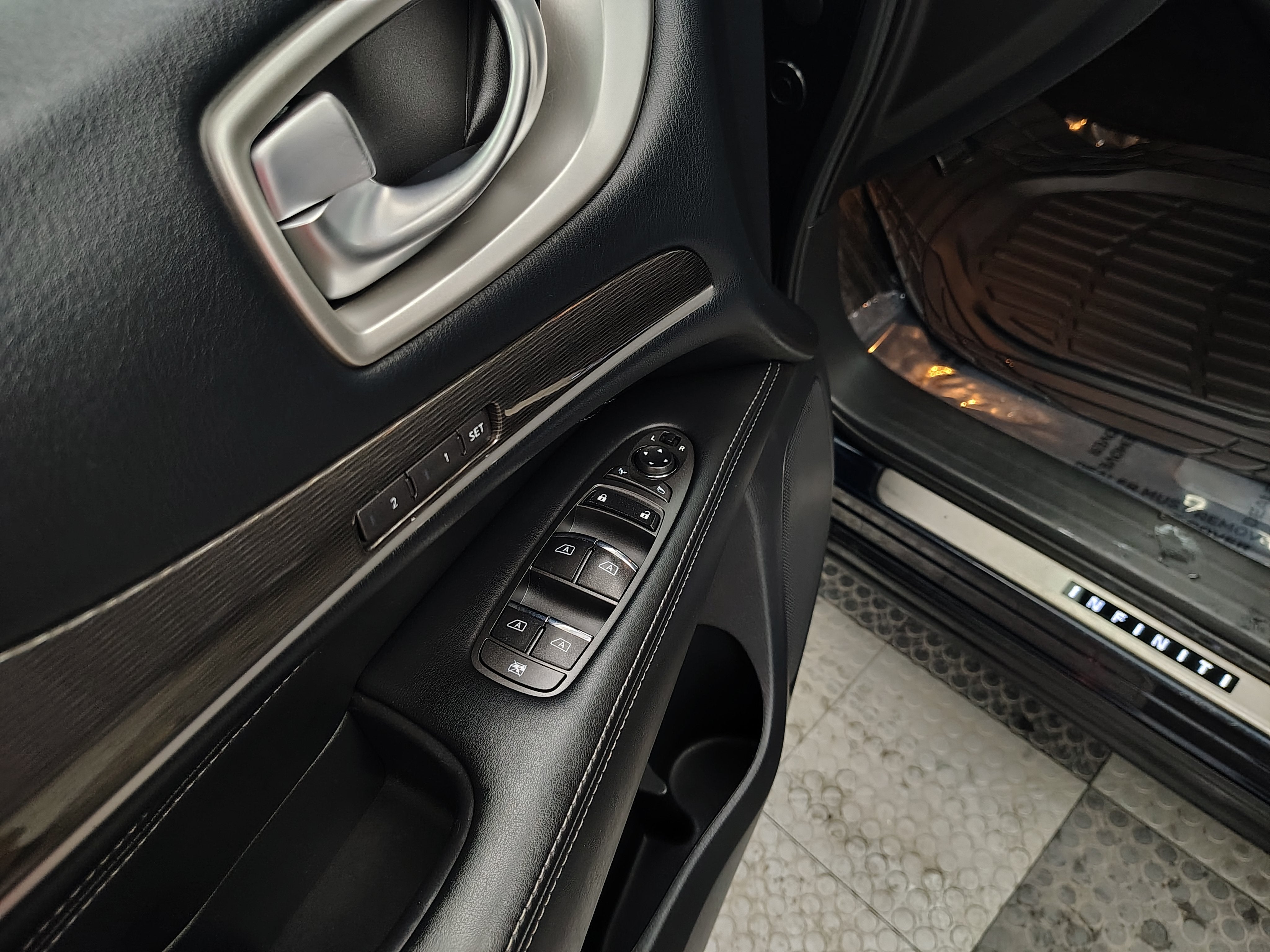2017 INFINITI QX60 Base