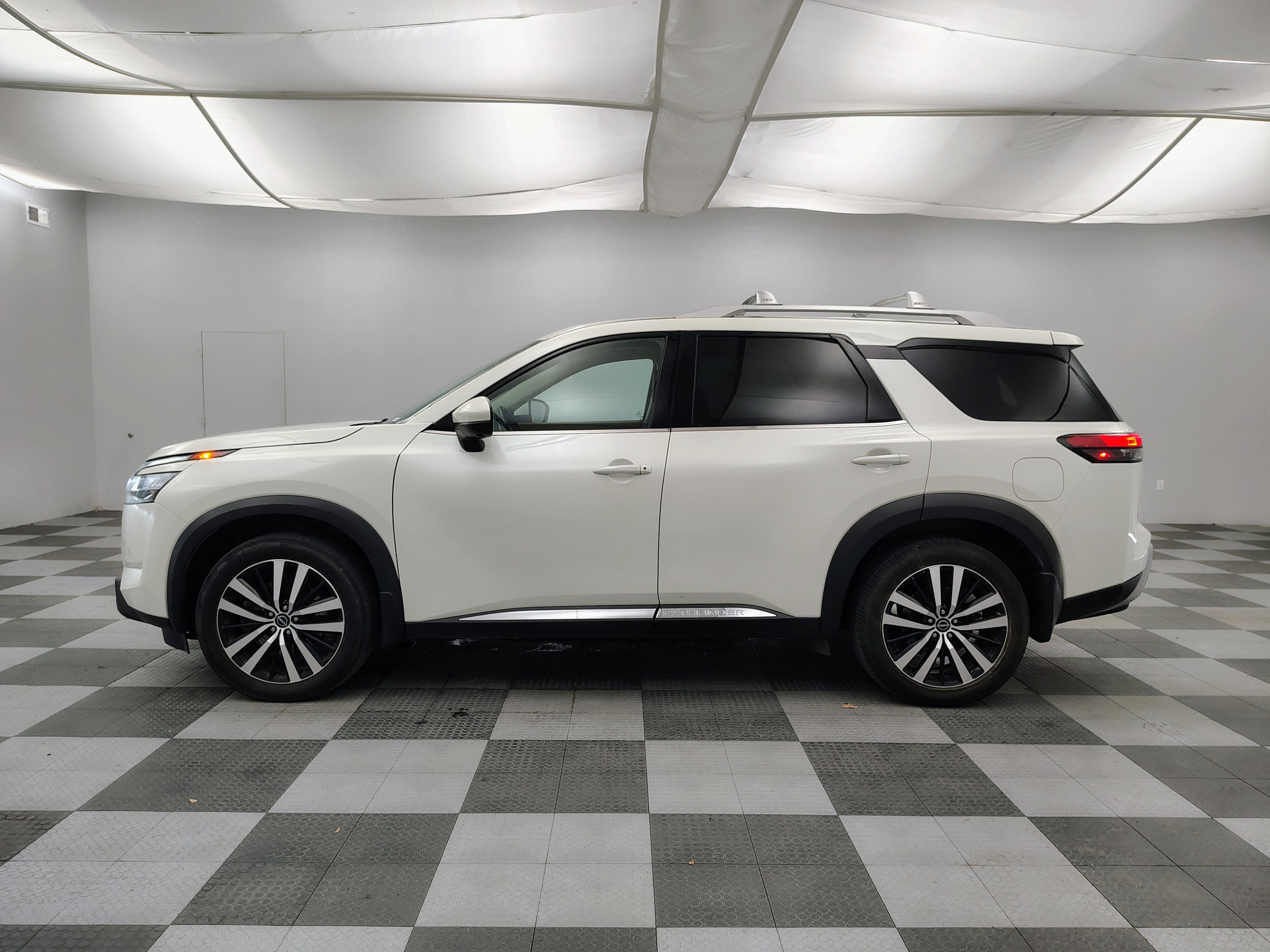 2023 Nissan Pathfinder Platinum 4WD