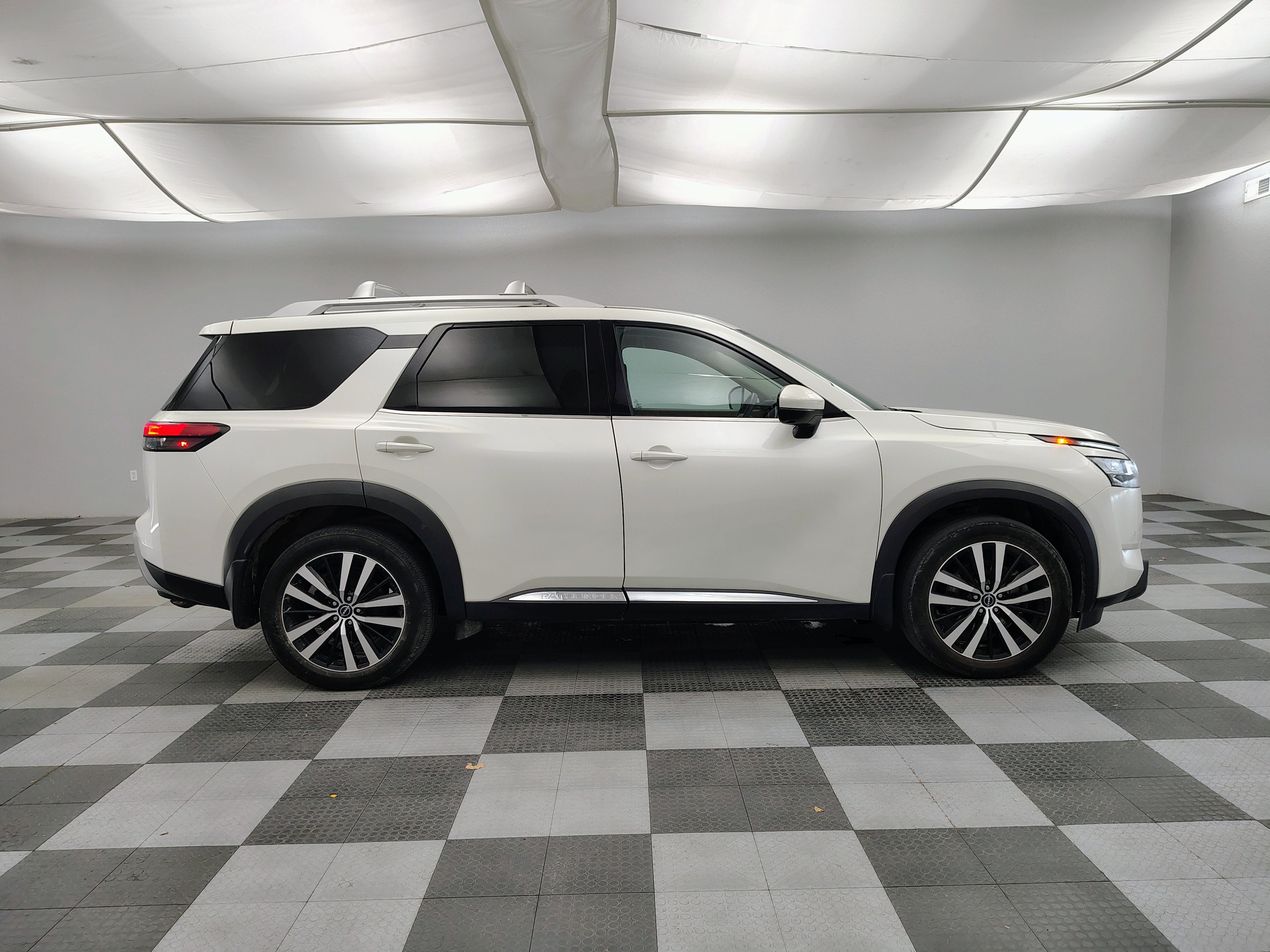 2023 Nissan Pathfinder Platinum 4WD