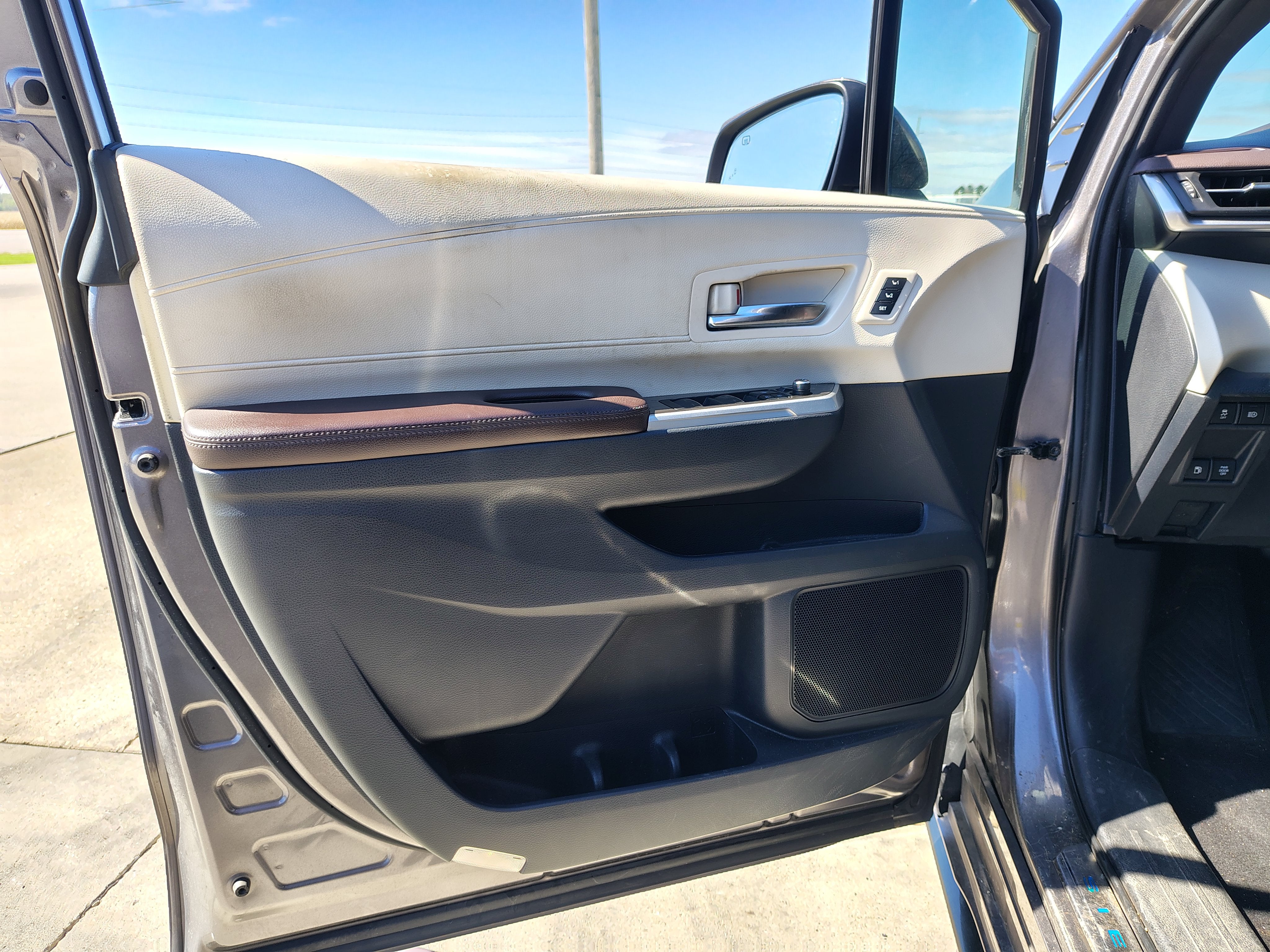 2021 Toyota Sienna Platinum 7 Passenger