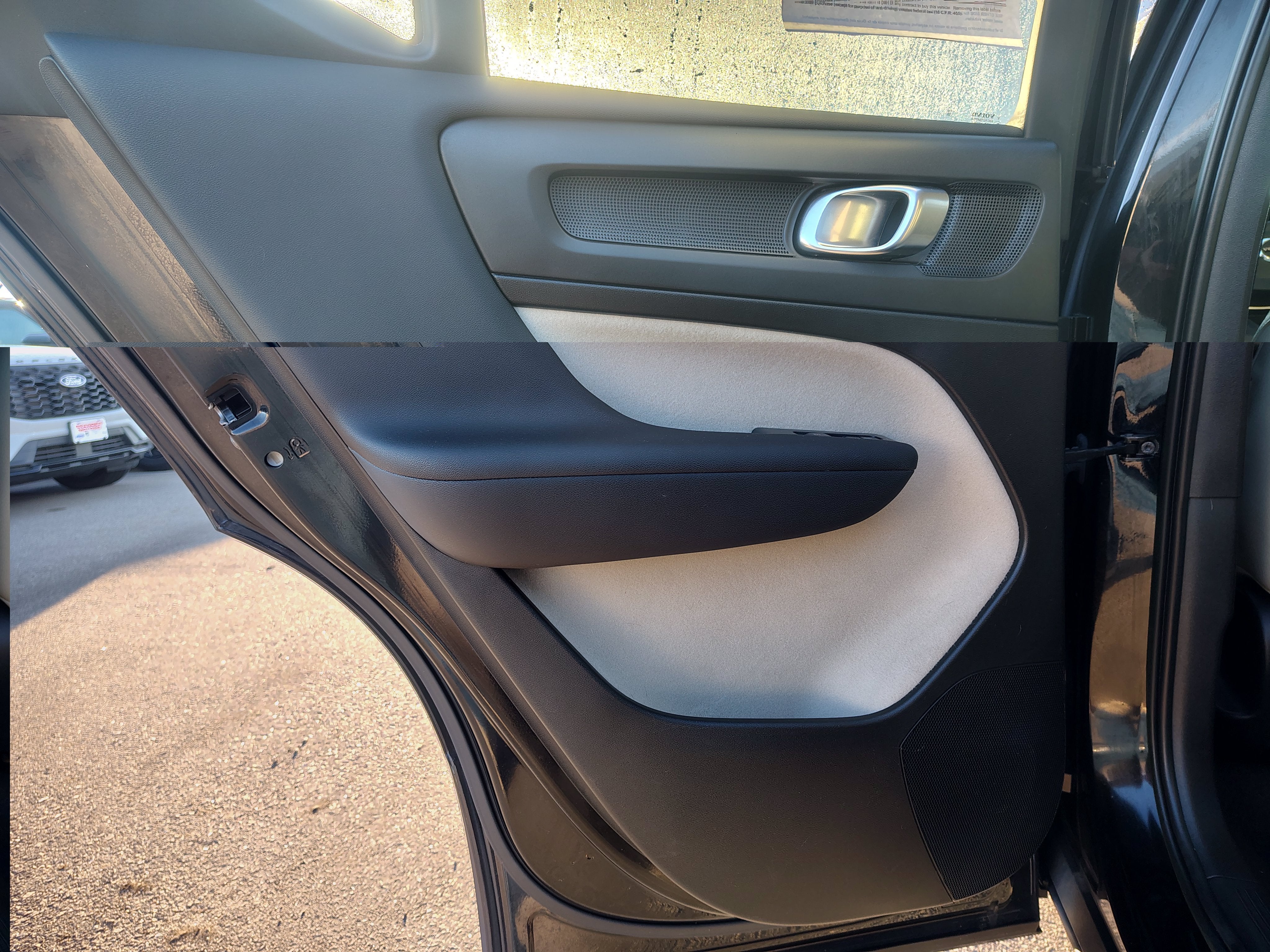 2023 Volvo XC40 B4 Ultimate Dark Theme