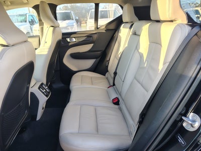 2023 Volvo XC40 B4 Ultimate Dark Theme