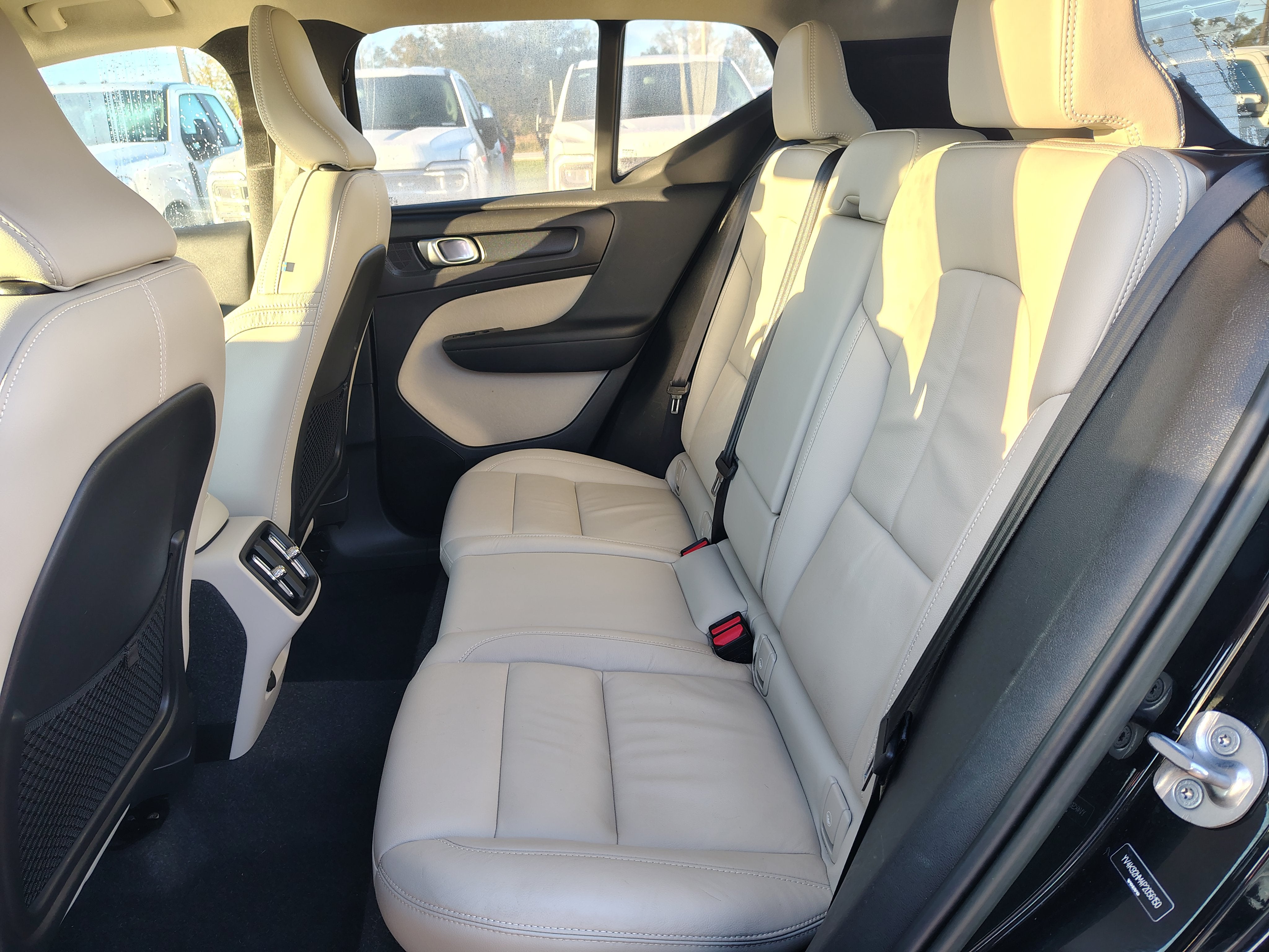 2023 Volvo XC40 B4 Ultimate Dark Theme