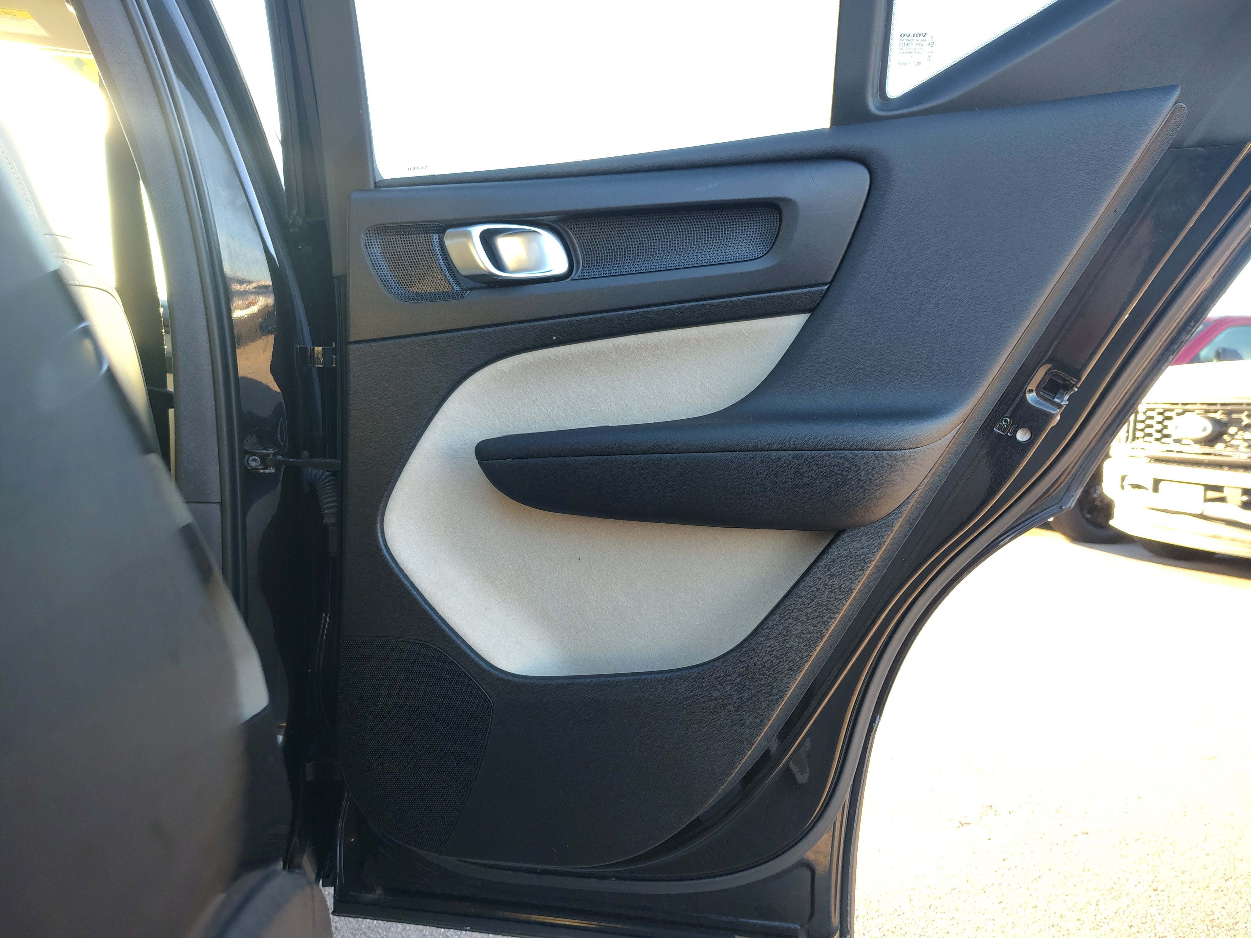 2023 Volvo XC40 B4 Ultimate Dark Theme