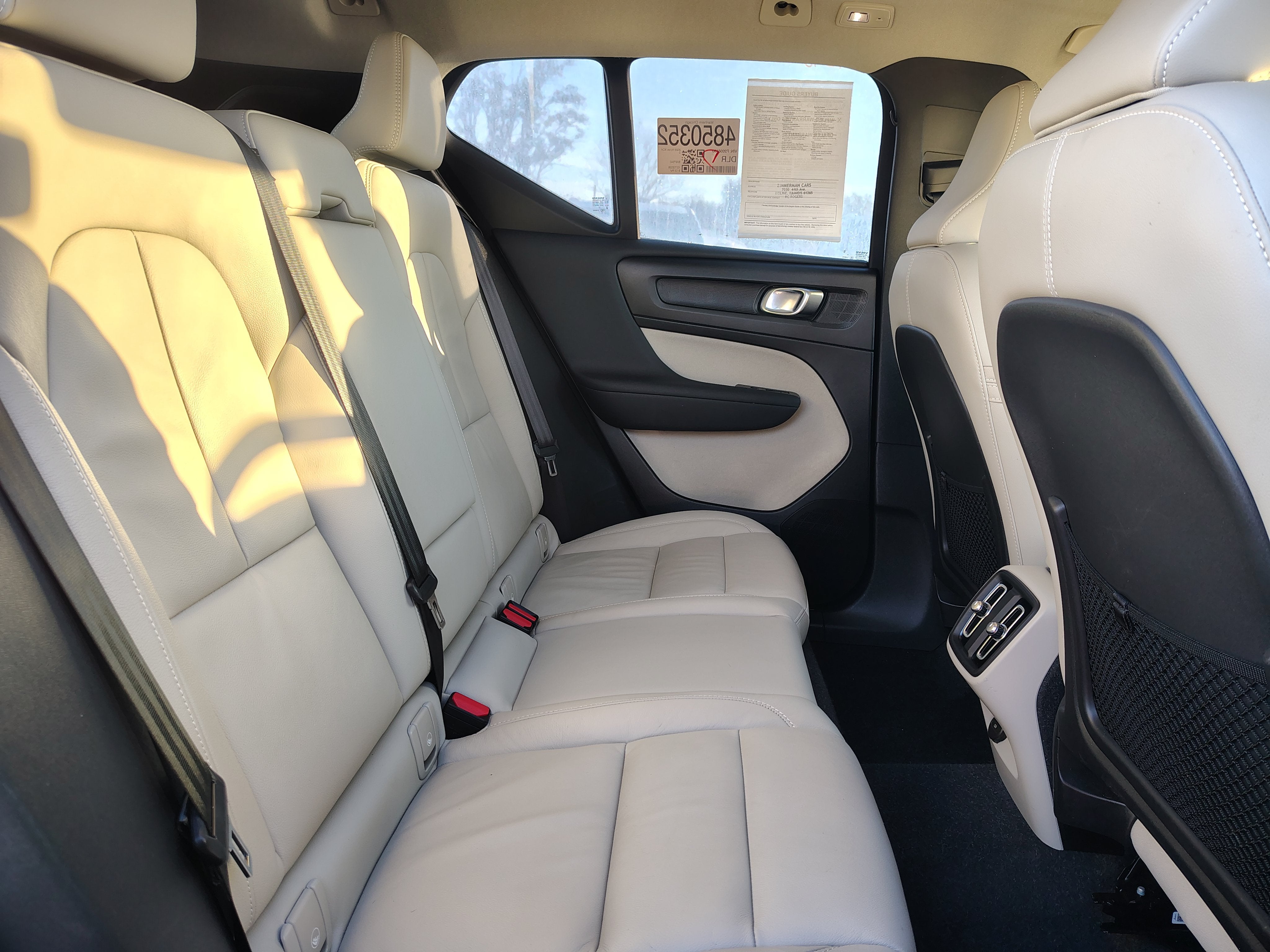 2023 Volvo XC40 B4 Ultimate Dark Theme