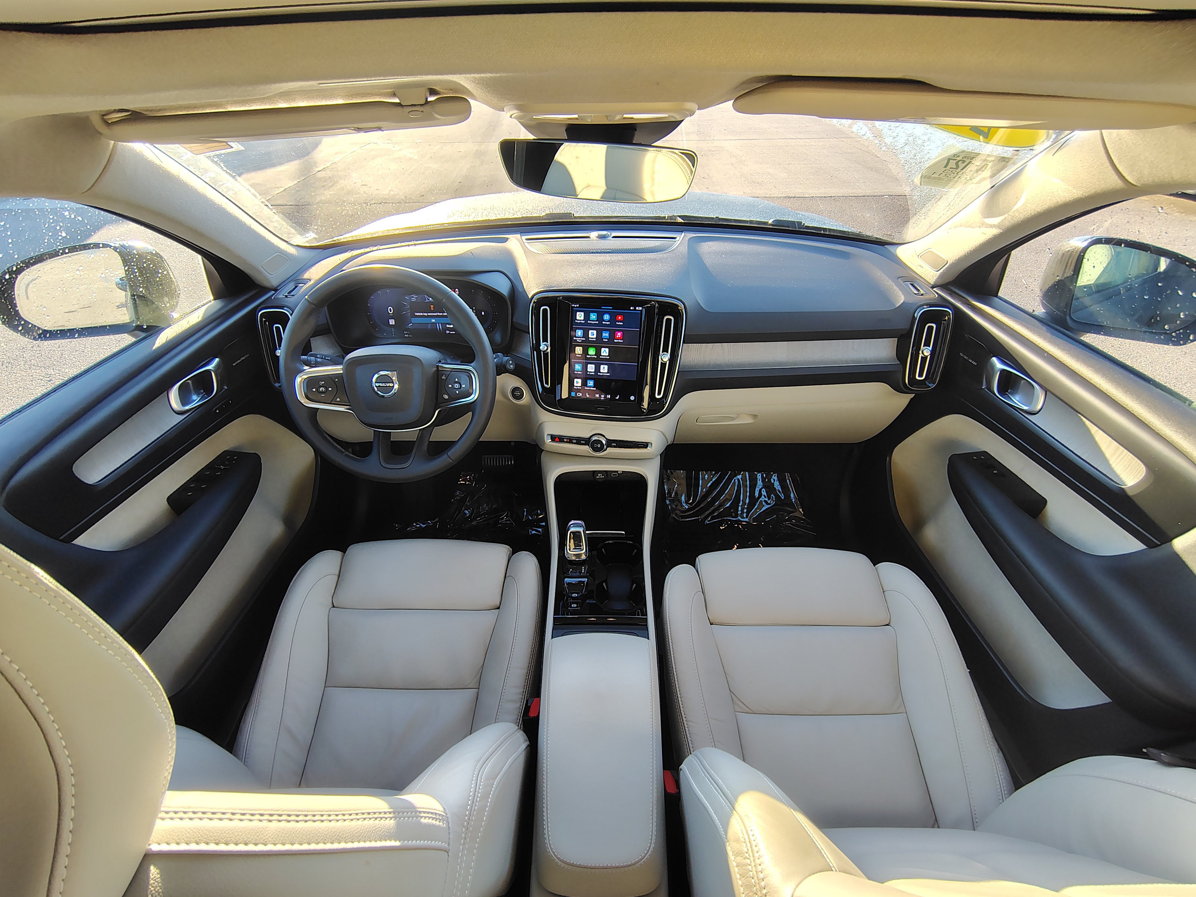 2023 Volvo XC40 B4 Ultimate Dark Theme