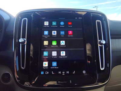 2023 Volvo XC40 B4 Ultimate Dark Theme