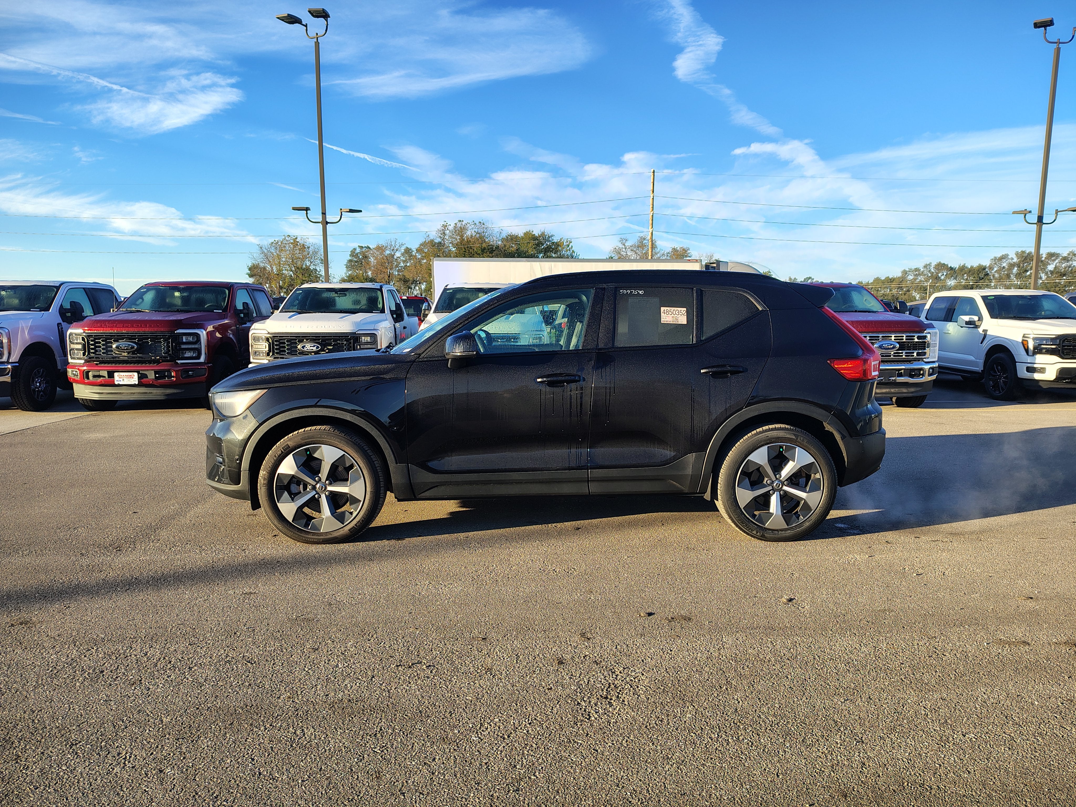 2023 Volvo XC40 B4 Ultimate Dark Theme