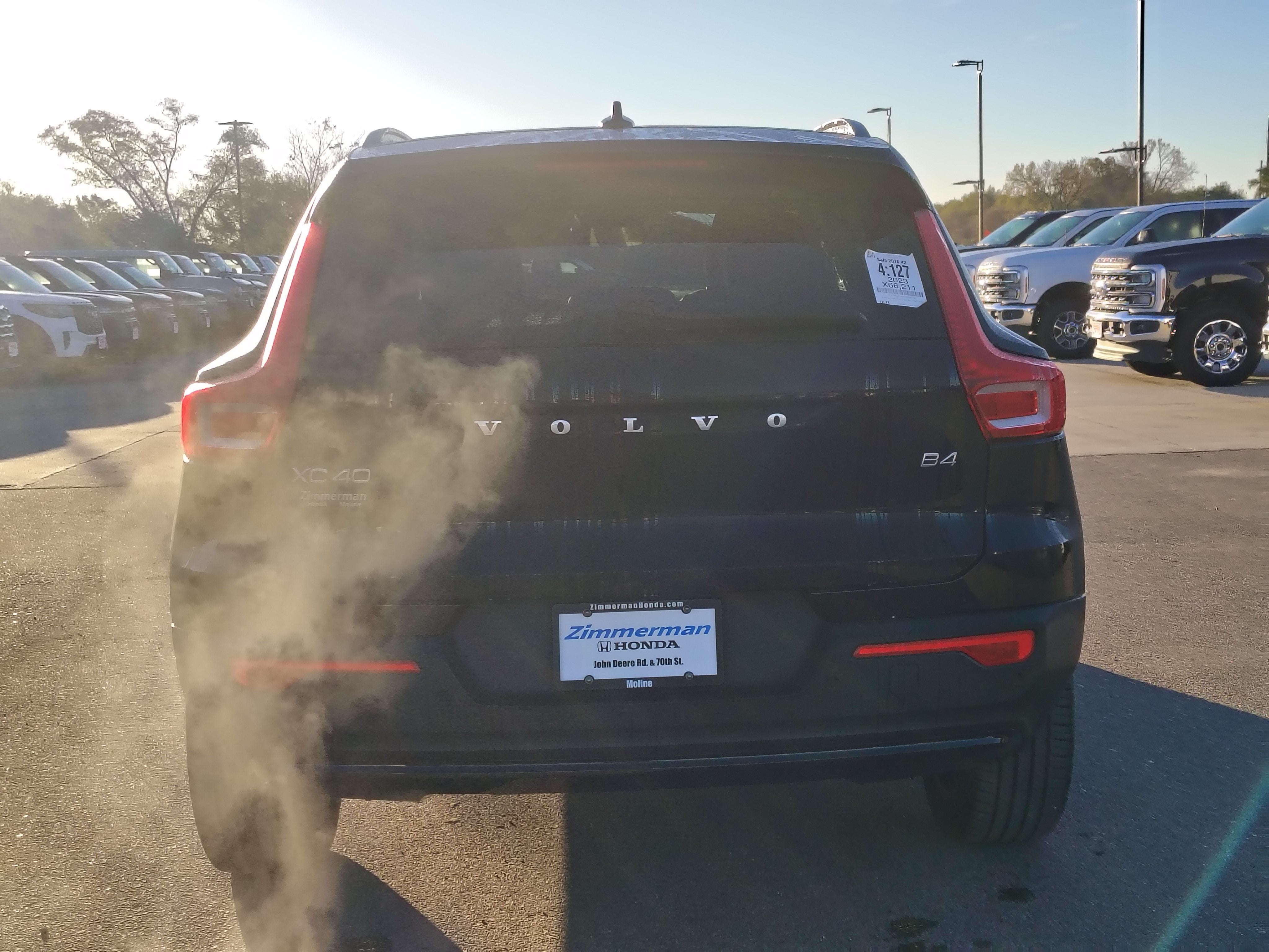 2023 Volvo XC40 B4 Ultimate Dark Theme