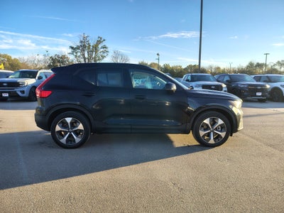 2023 Volvo XC40 B4 Ultimate Dark Theme