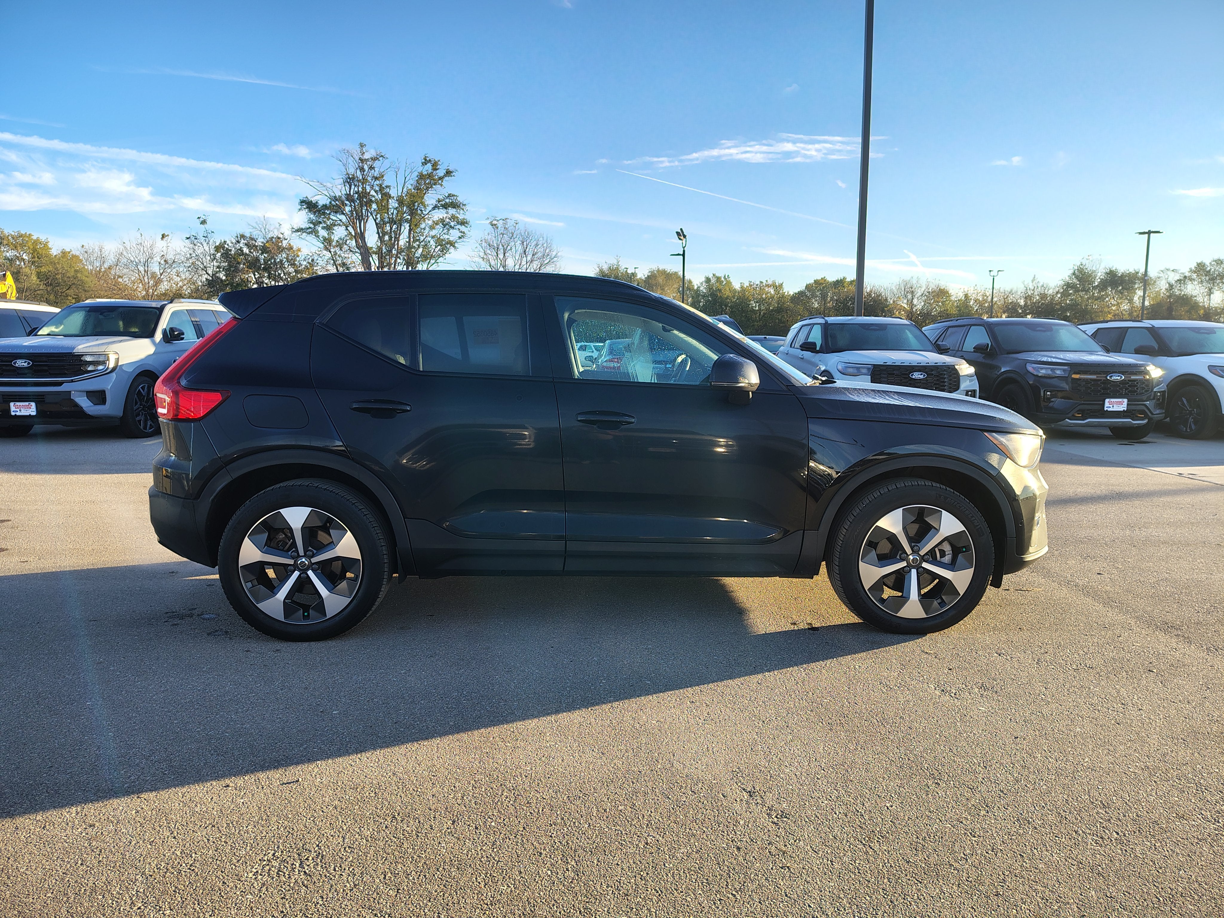 2023 Volvo XC40 B4 Ultimate Dark Theme