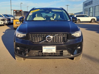 2023 Volvo XC40 B4 Ultimate Dark Theme