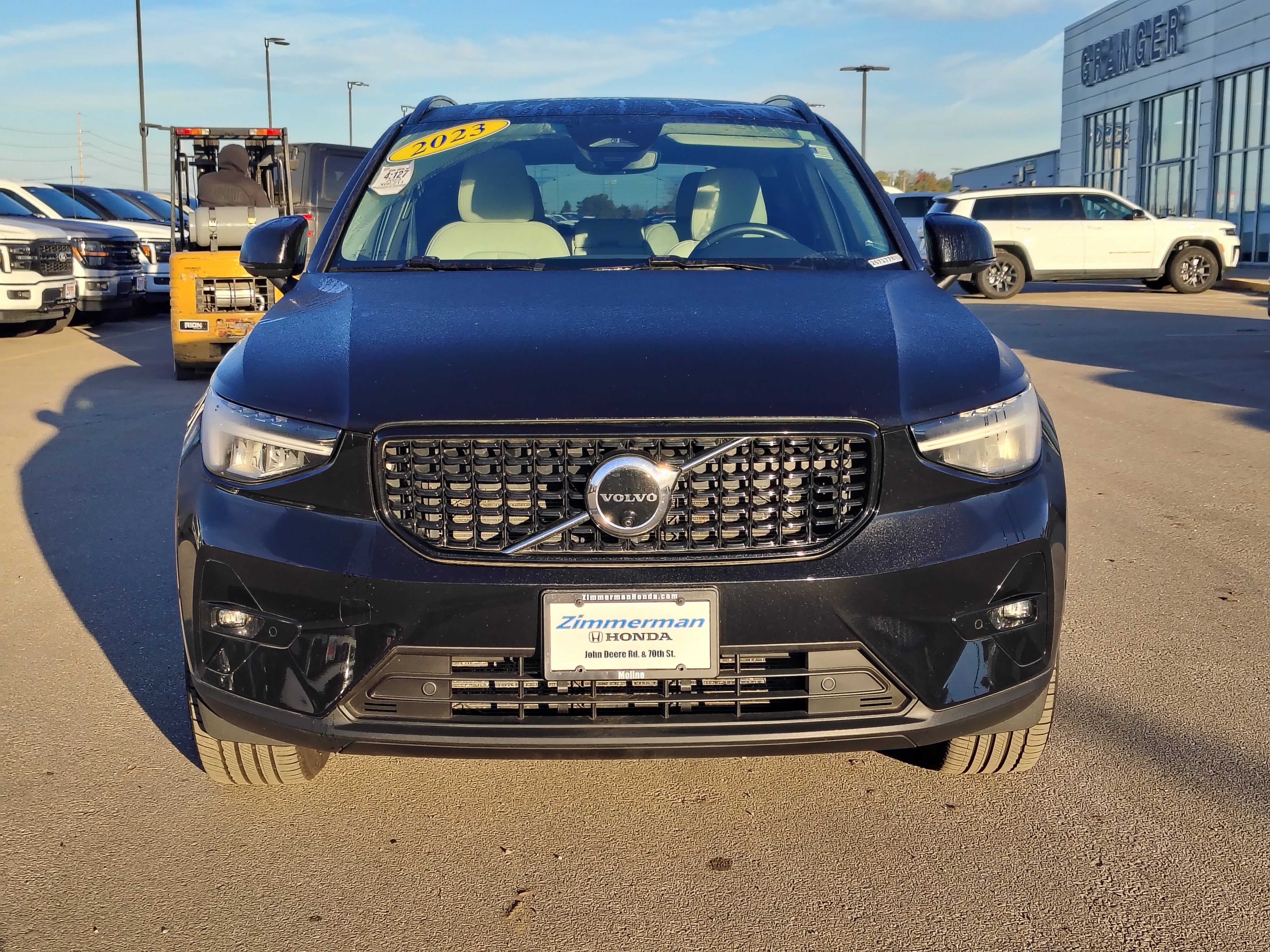 2023 Volvo XC40 B4 Ultimate Dark Theme