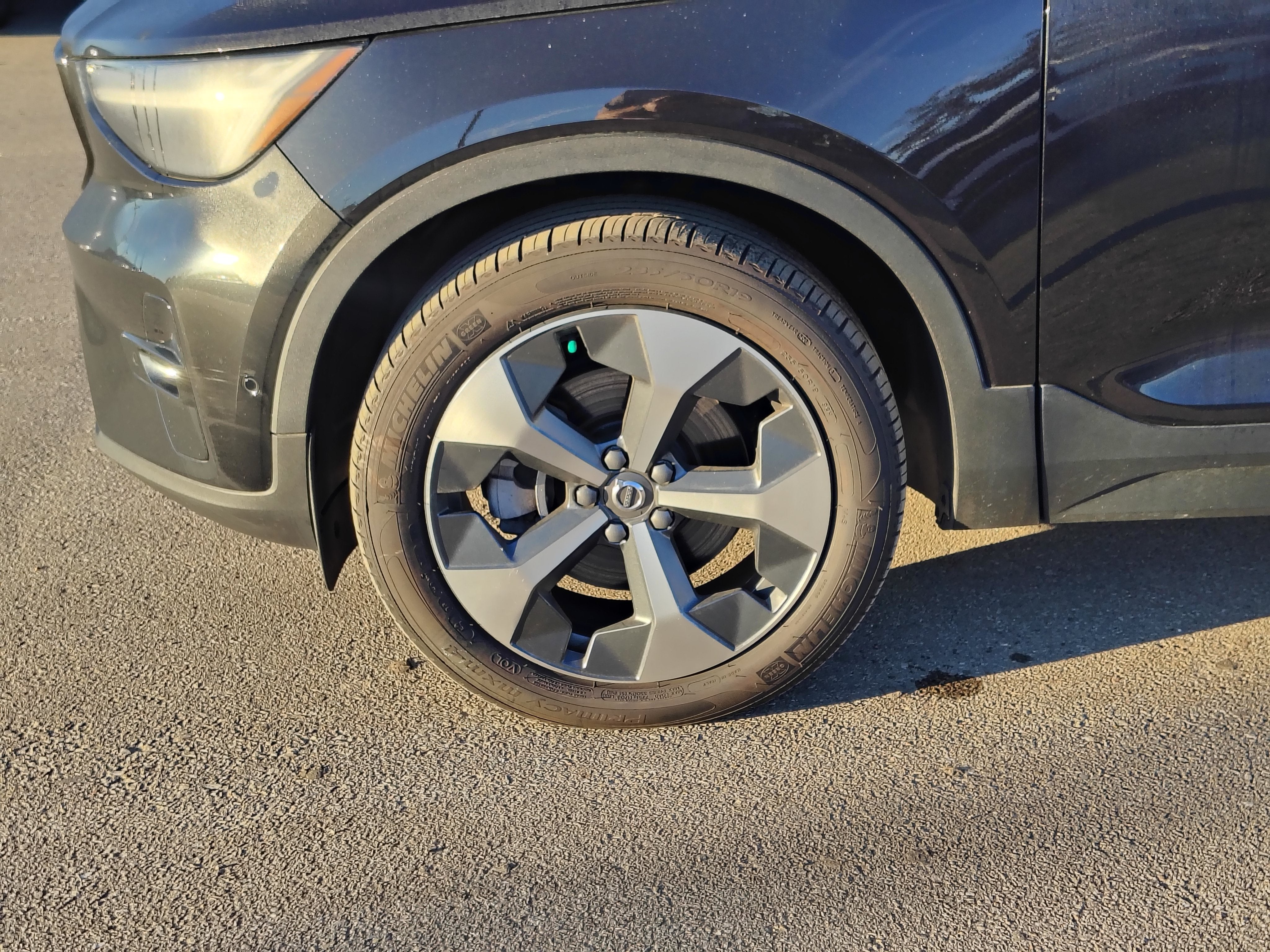 2023 Volvo XC40 B4 Ultimate Dark Theme